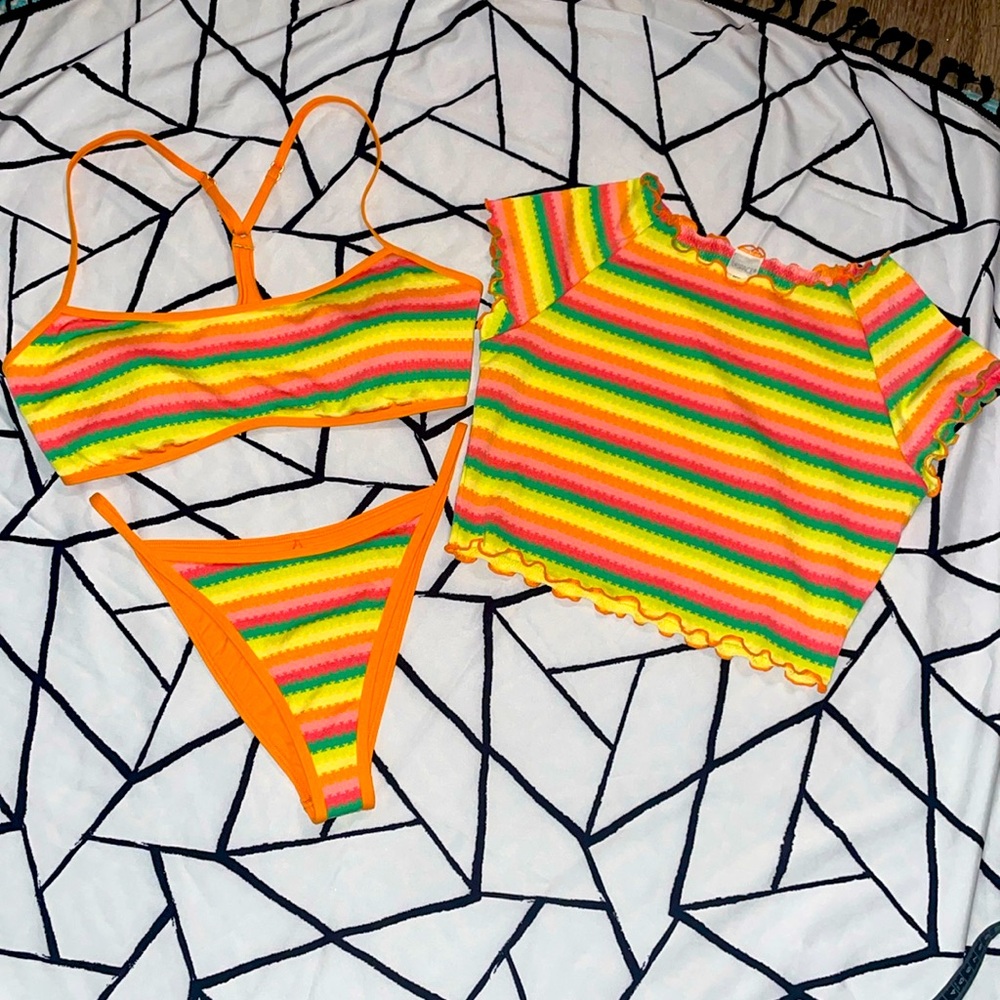 L Space NWOT 3 Piece Set  MSRP $328 "Under The Sun" Bikini & Rash Guard